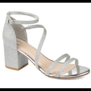 Journey Collection Bella Multi-Strap Sandal Silver 9M